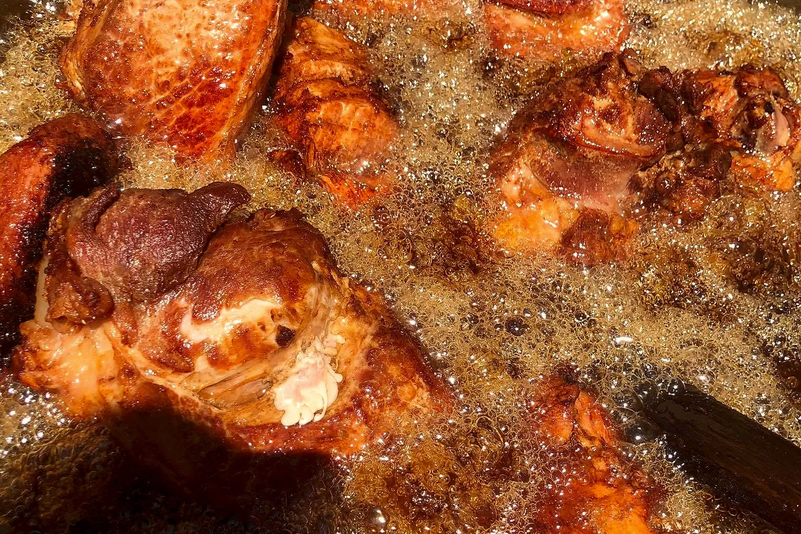 Carnitas bien jugosas, recién salidas del cazo