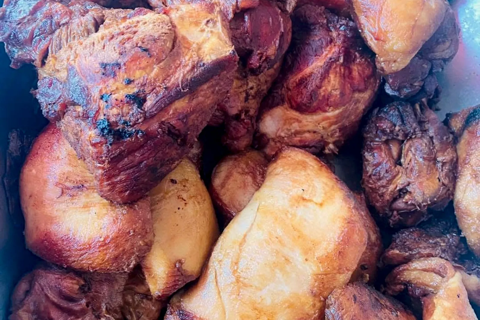 Carnitas al término, doradas por fuera y suaves por dentro